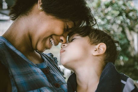 Picture mom & son Image via Pixabay